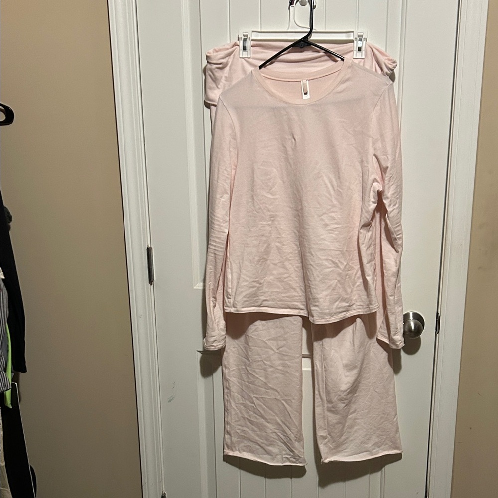 Skims 2x bottom 3x top Barely Pink Set